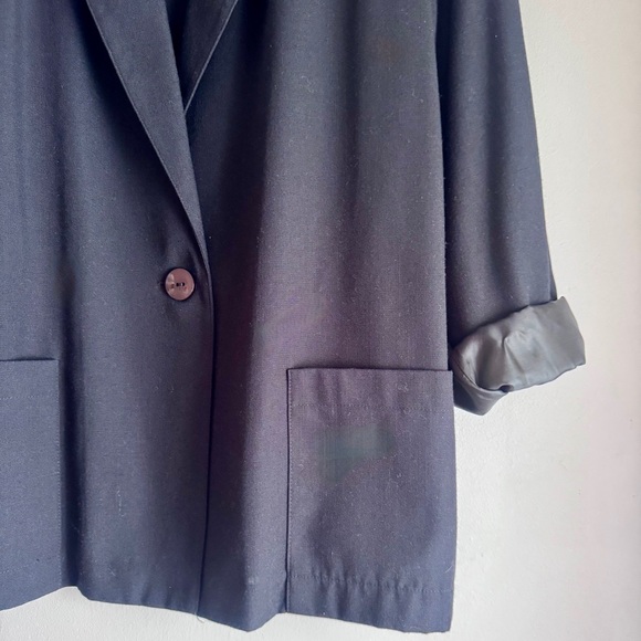Vintage 90’s Sag Harbor Black One Botton Oversized
Blazer Size 16 Petite - Picture 3 of 7